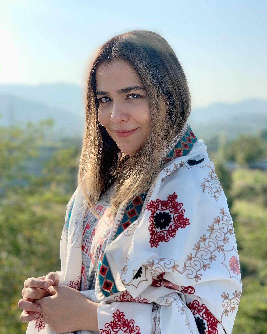 Humaima Malick Beautiful Pictures on a Sunny Day