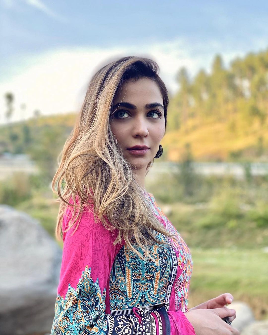 Humaima Malick Beautiful Pictures on a Sunny Day