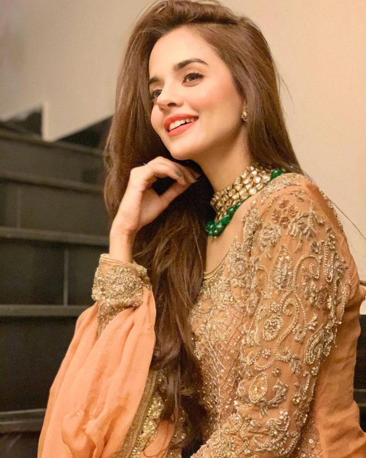 Beautiful Actress Komal Meer - Adorable Pictures | Reviewit.pk