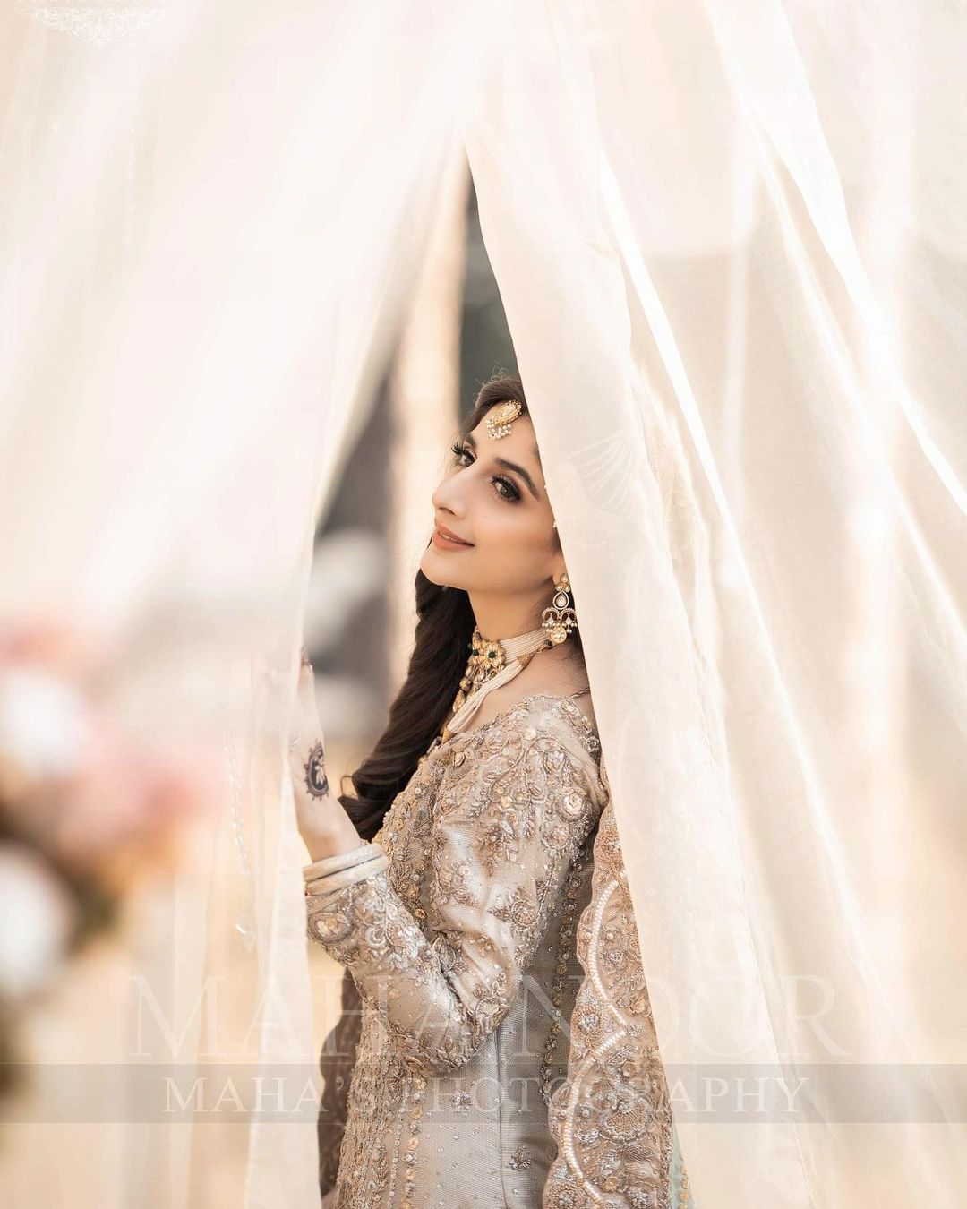 Mawra Hocane Looks Royal in her Latest Bridal Makeup Shoot