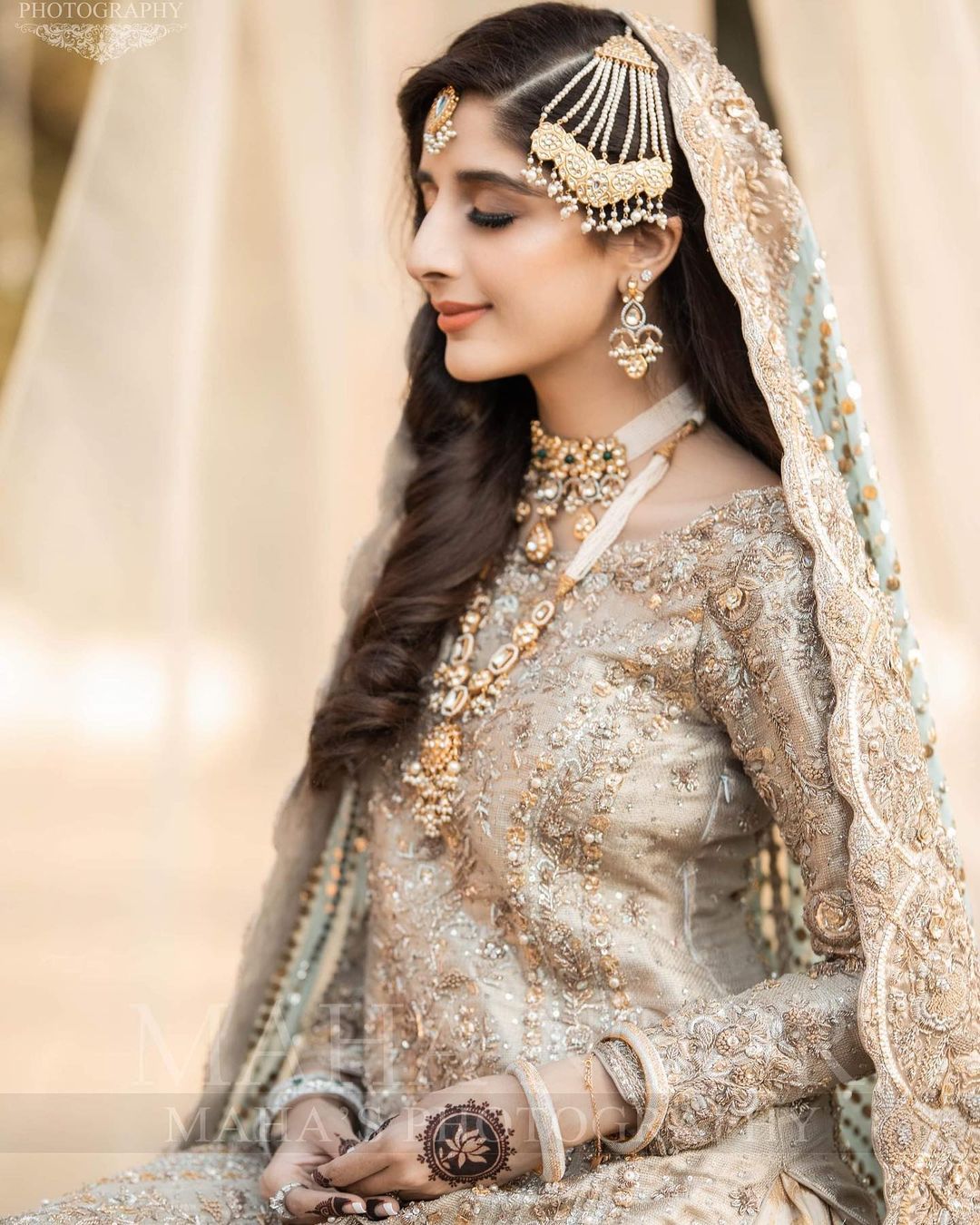 Mawra Hocane Looks Royal in her Latest Bridal Makeup Shoot