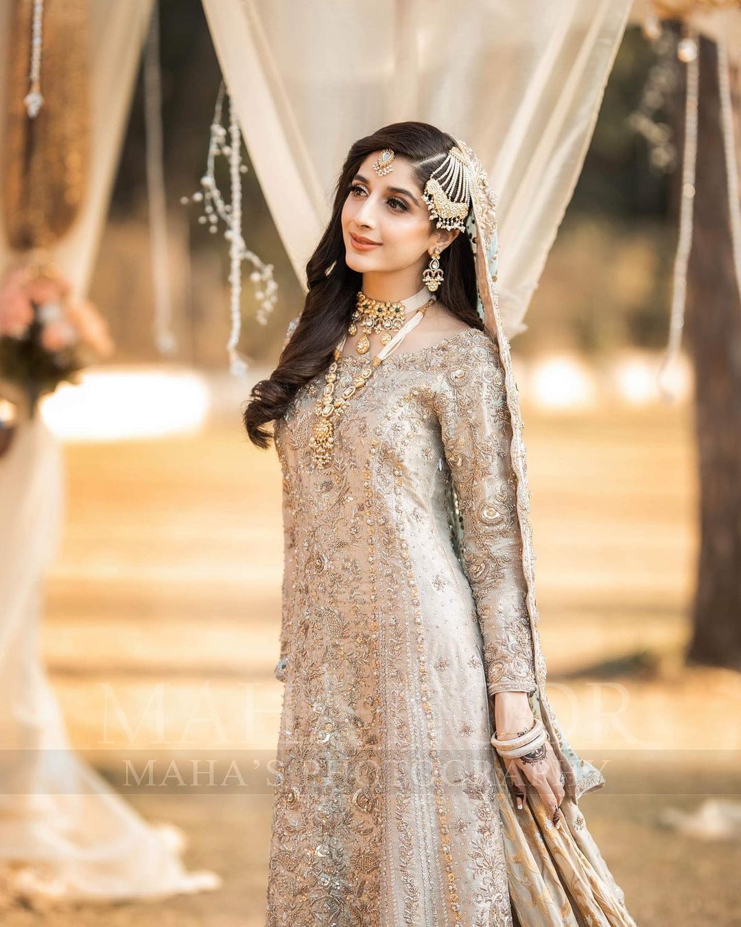 Mawra Hocane Looks Royal in her Latest Bridal Makeup Shoot | Reviewit.pk