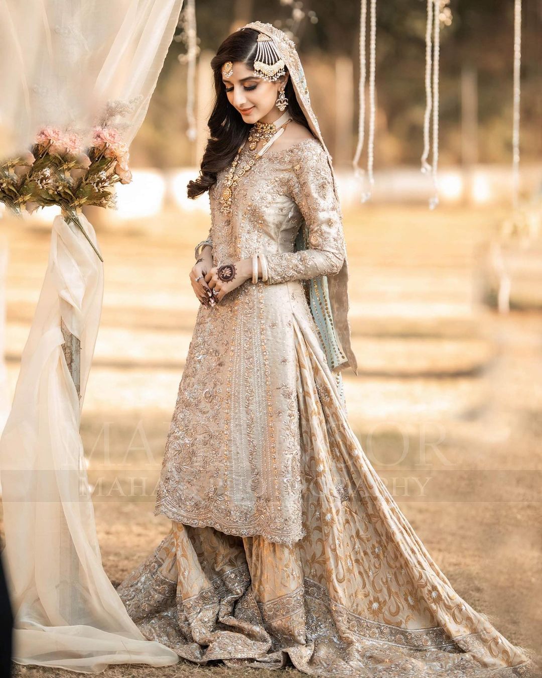 Mawra Hocane Looks Royal in her Latest Bridal Makeup Shoot