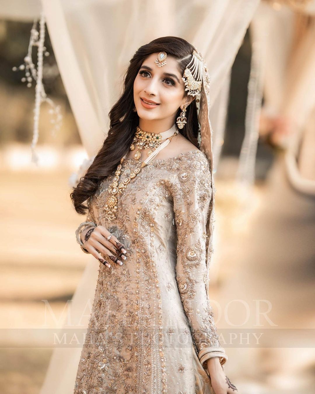 Mawra Hocane Looks Royal in her Latest Bridal Makeup Shoot