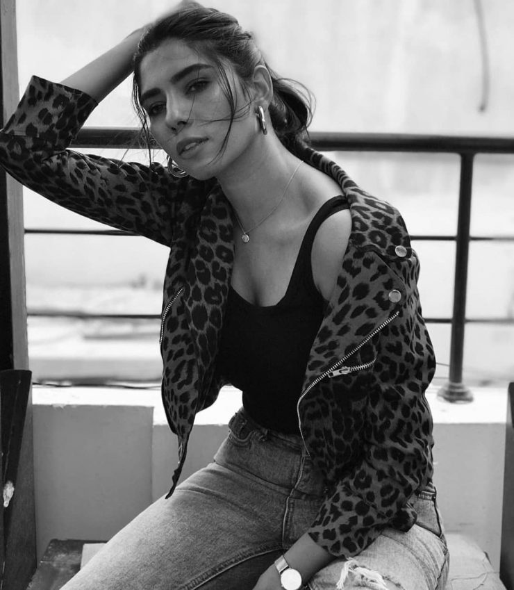 Model Anam Malik Bids Farewell To Showbiz And Embraced Hijab | Reviewit.pk