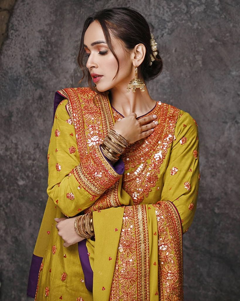 Rizwan Beyg Presents Shahnamah Collection Featuring Faryal Mehmood 9