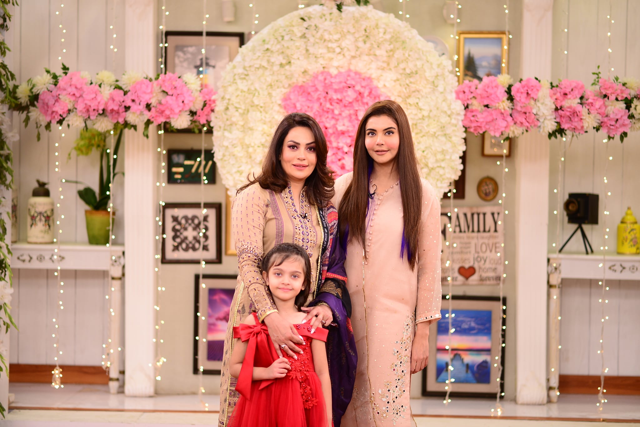 Sadia Imam With her Daughter in Good Morning Pakistan