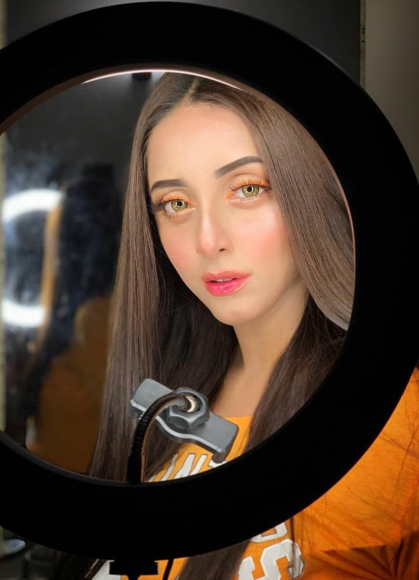 Pakistani Actresses Who Follow Korean Makeup Trends