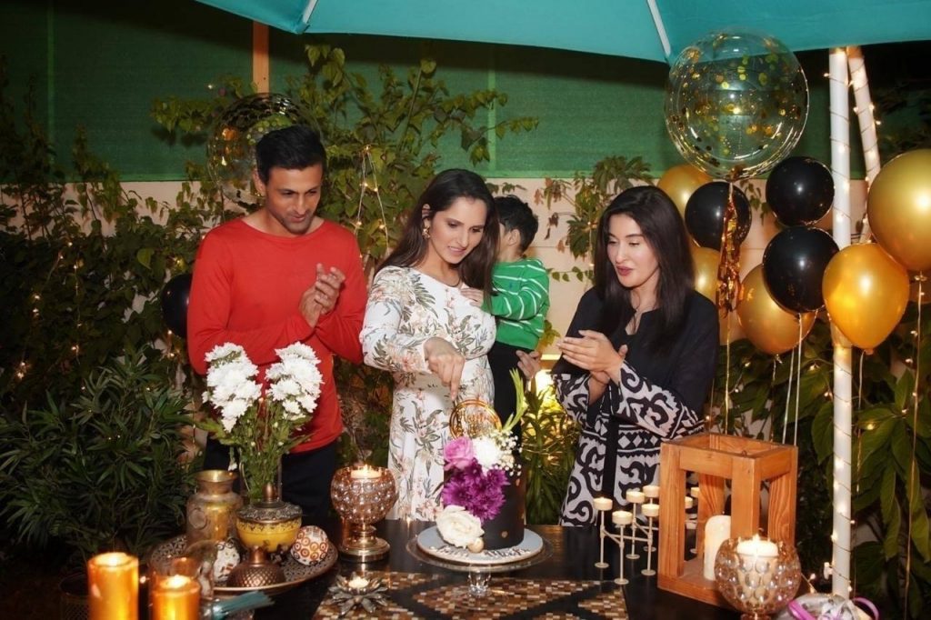 Sania Mirza Birthday with Her Family - Adorable Pictures