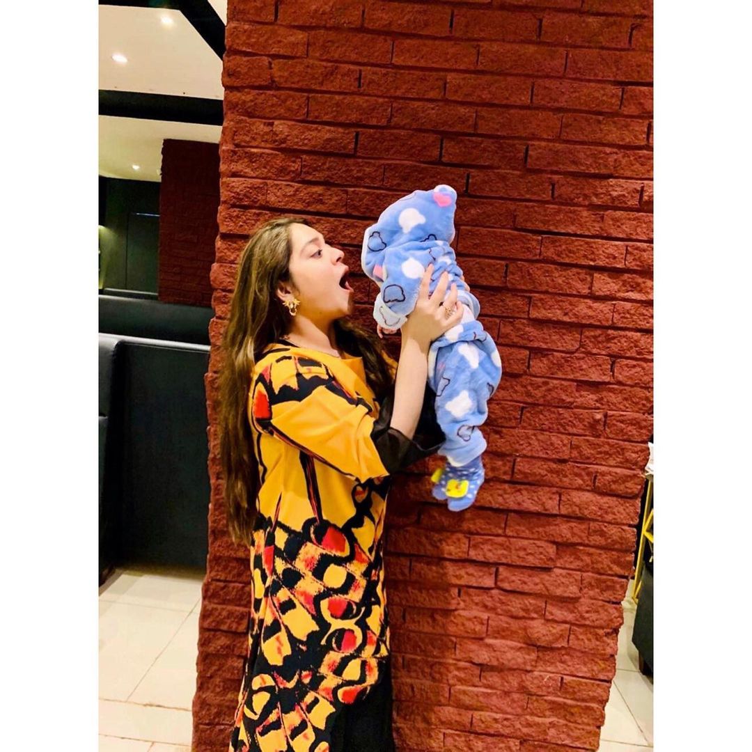 Sarah Razi with her Baby Girl - Adorable Pictures