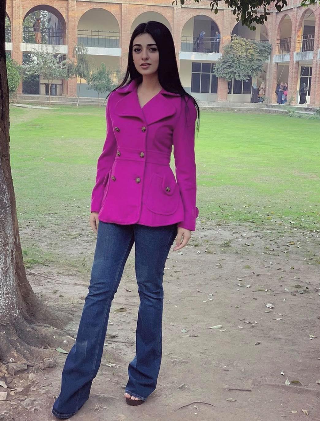 Pakistani Actresses Who Don’t Look Good In Western Outfits
