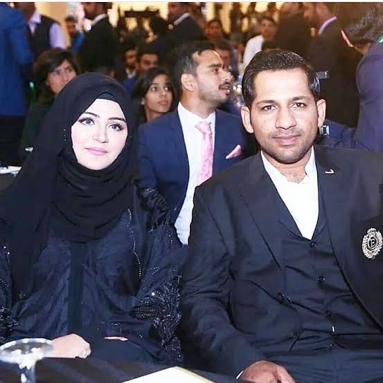 Sarfaraz Ahmed Wife | 10 Beautiful Pictures