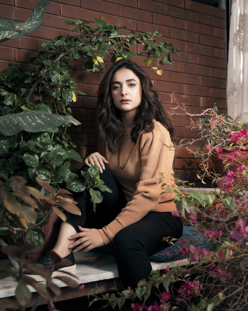 Yumna Zaidi is Looking Gorgeous in Her Latest Shoot | Reviewit.pk