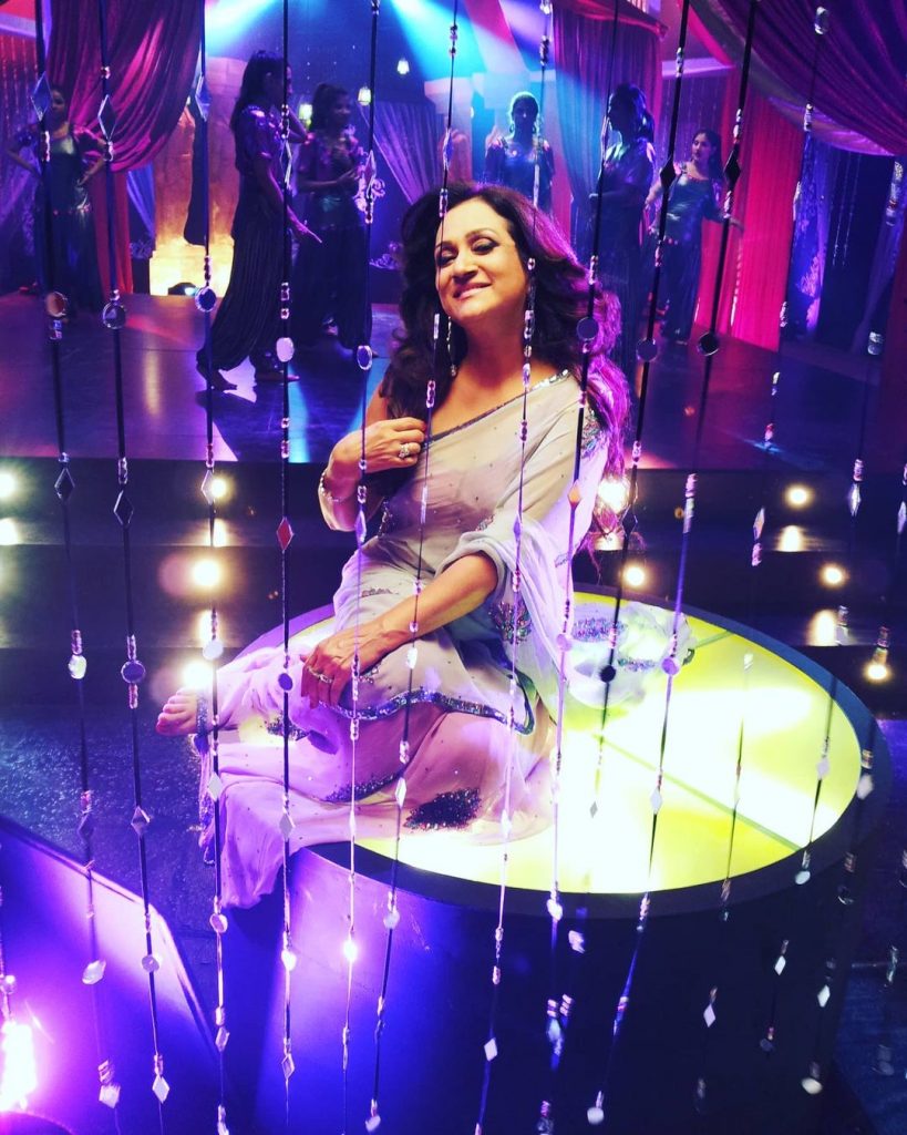 Public Dripping Hate In Comments Section Of Bushra Ansari's New Picture