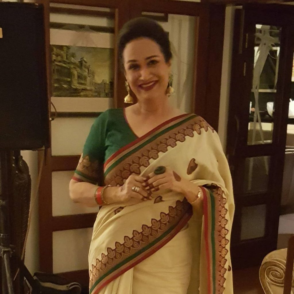 Public Dripping Hate In Comments Section Of Bushra Ansari's New Picture