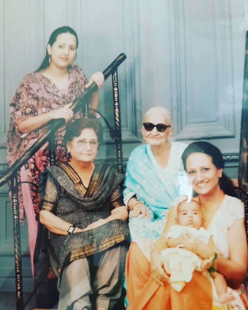 Memorable Pictures Of Bushra Ansari With Her Grandchildren