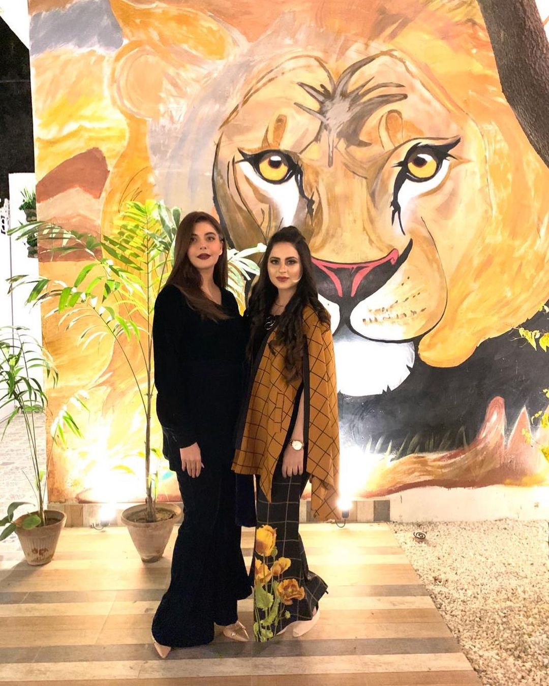 Gorgeous Actress Armeena Khan Spotted at The Forest Restaurant