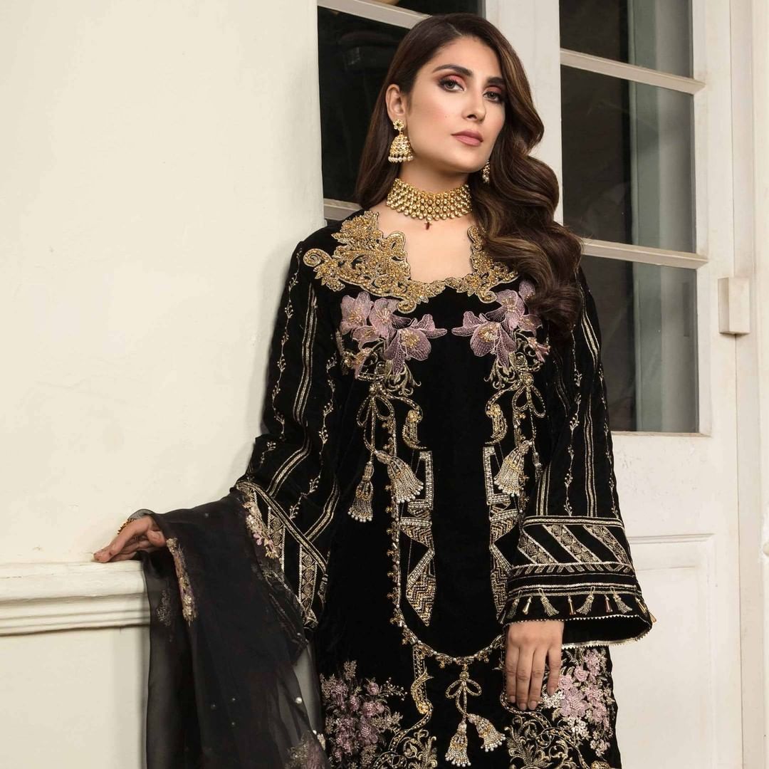 Latest Shoot Of Ayeza Khan For Elaf Premium Clothing Brand | Reviewit.pk