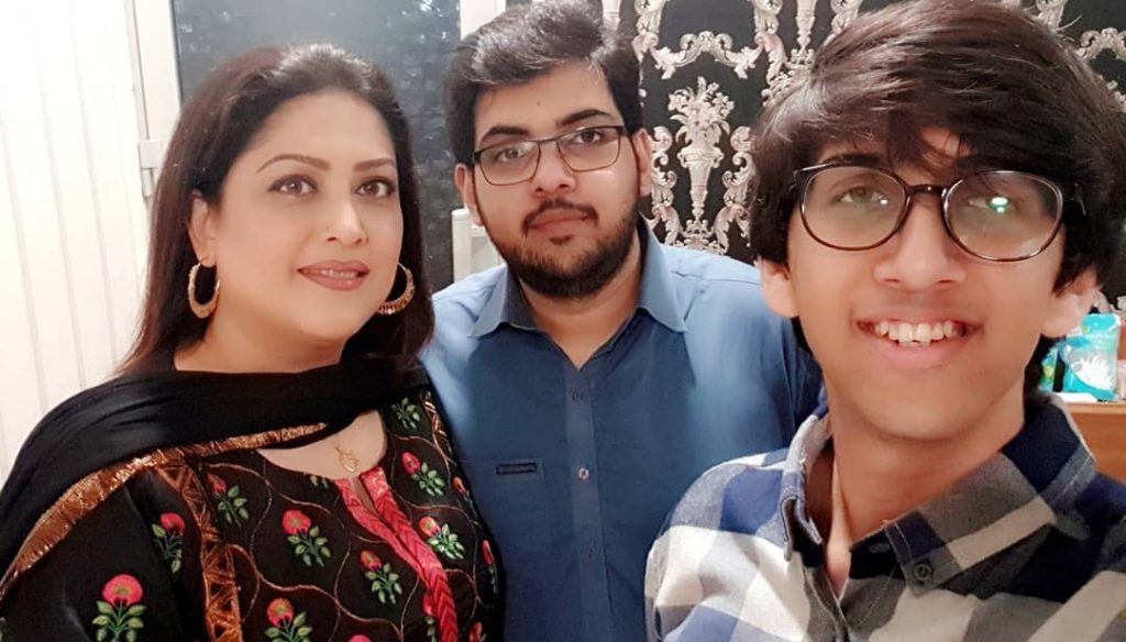 Fazila Qazi and Qaisar Khan Nizamani Son HD Nikah Pictures