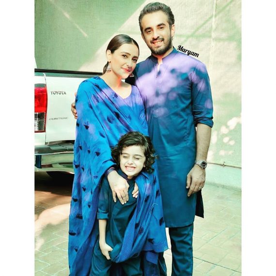 Momal Sheikh with Family - 10 Adorable Pictures | Reviewit.pk