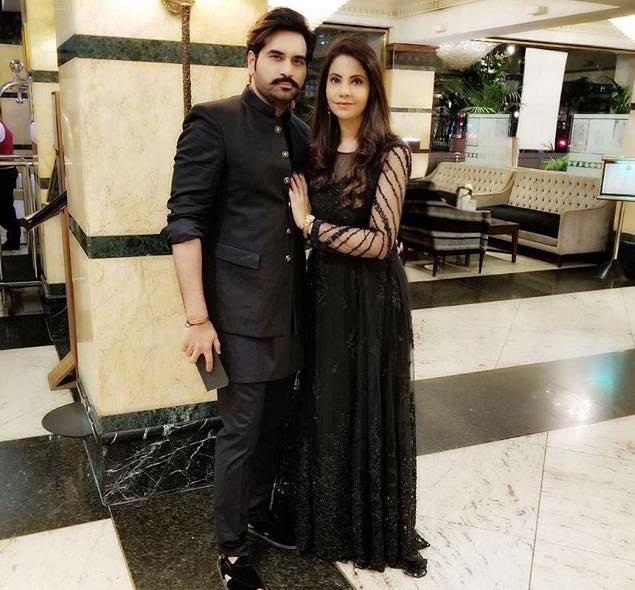 Pakistani Celebrities Who Keep Their Wives With Them
