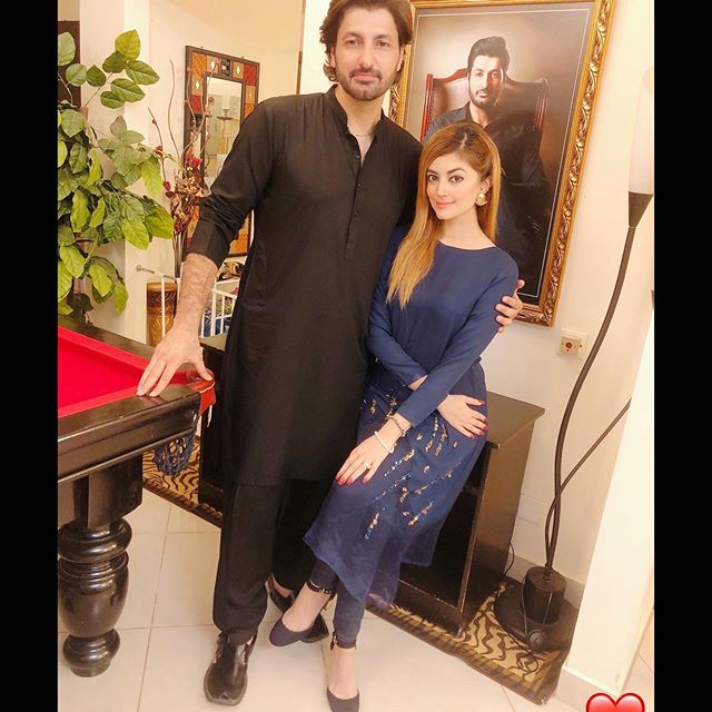 Pakistani Celebrities Who Keep Their Wives With Them