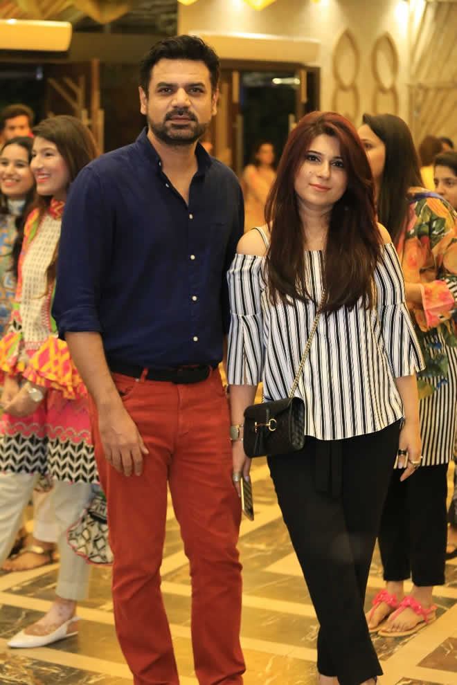 Pakistani Celebrities Who Keep Their Wives With Them