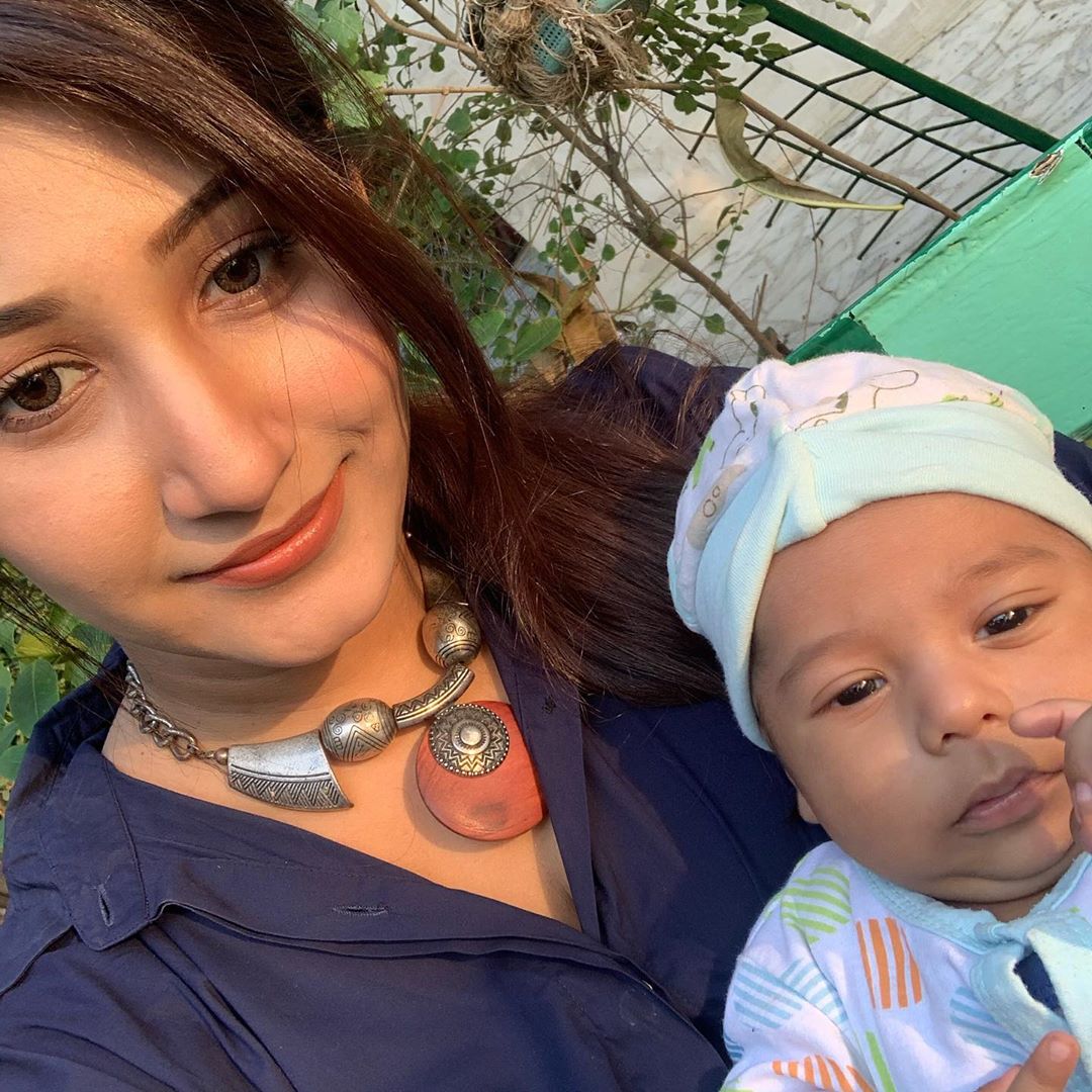 Actress Pari Hashmi Latest Photos with her Son