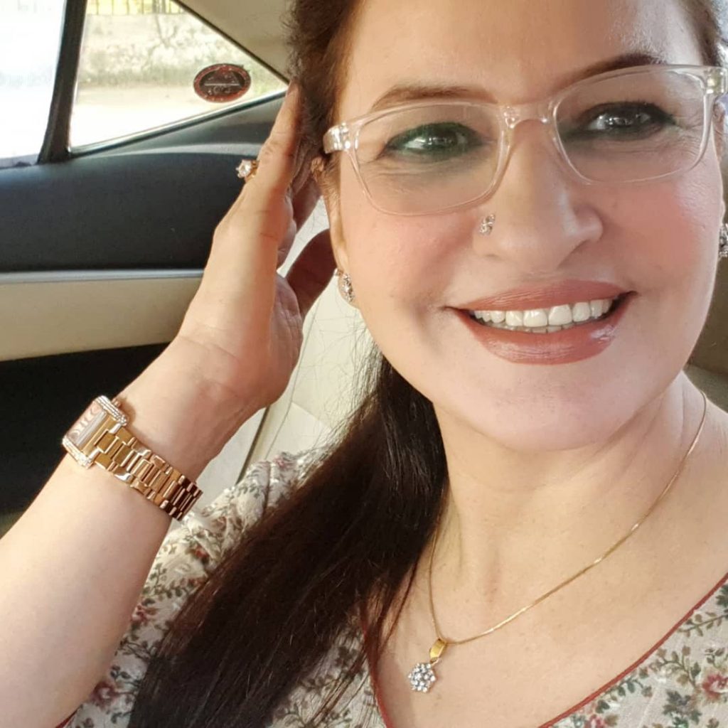 Latest Beautiful Selfies of Saba Faisal