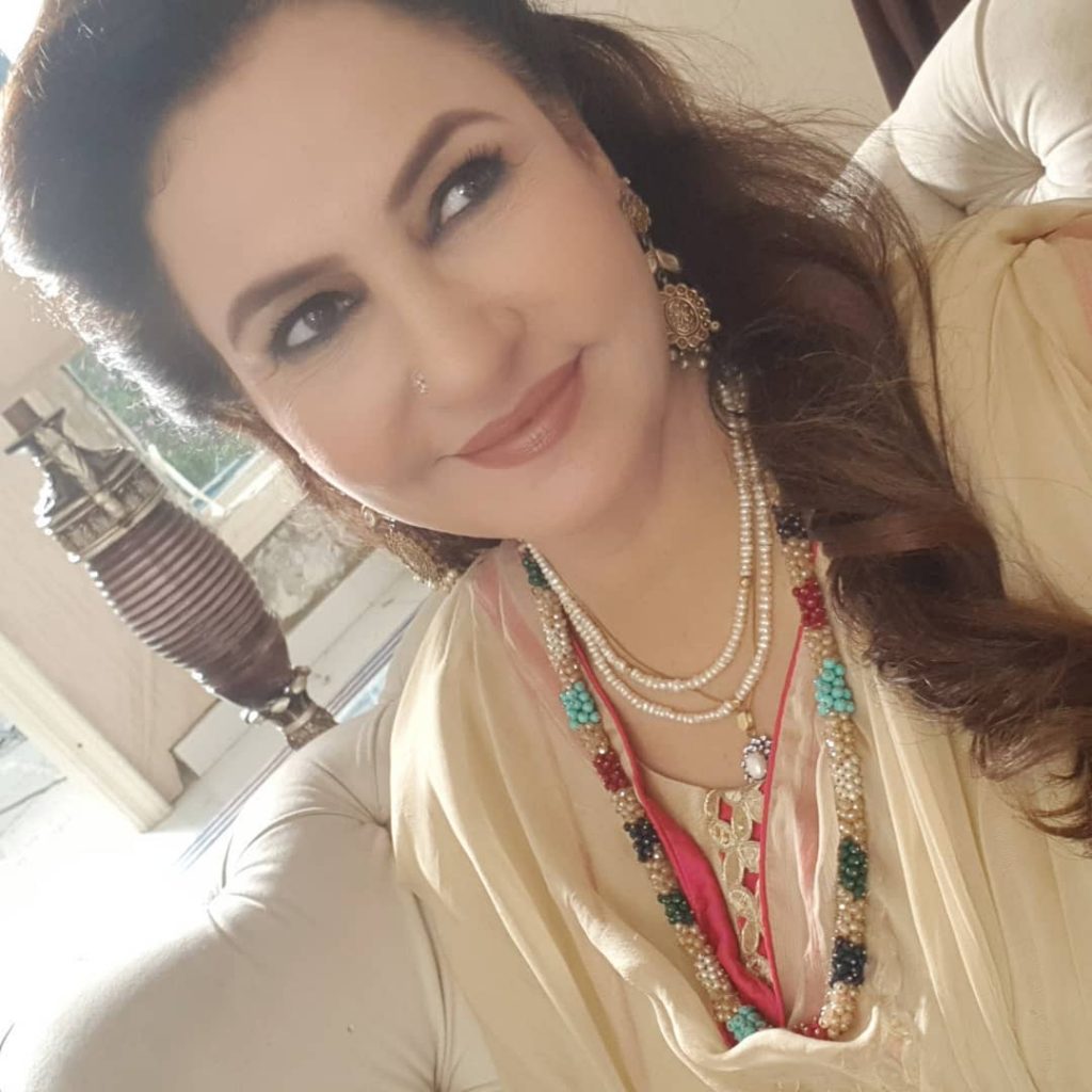 Latest Beautiful Selfies of Saba Faisal