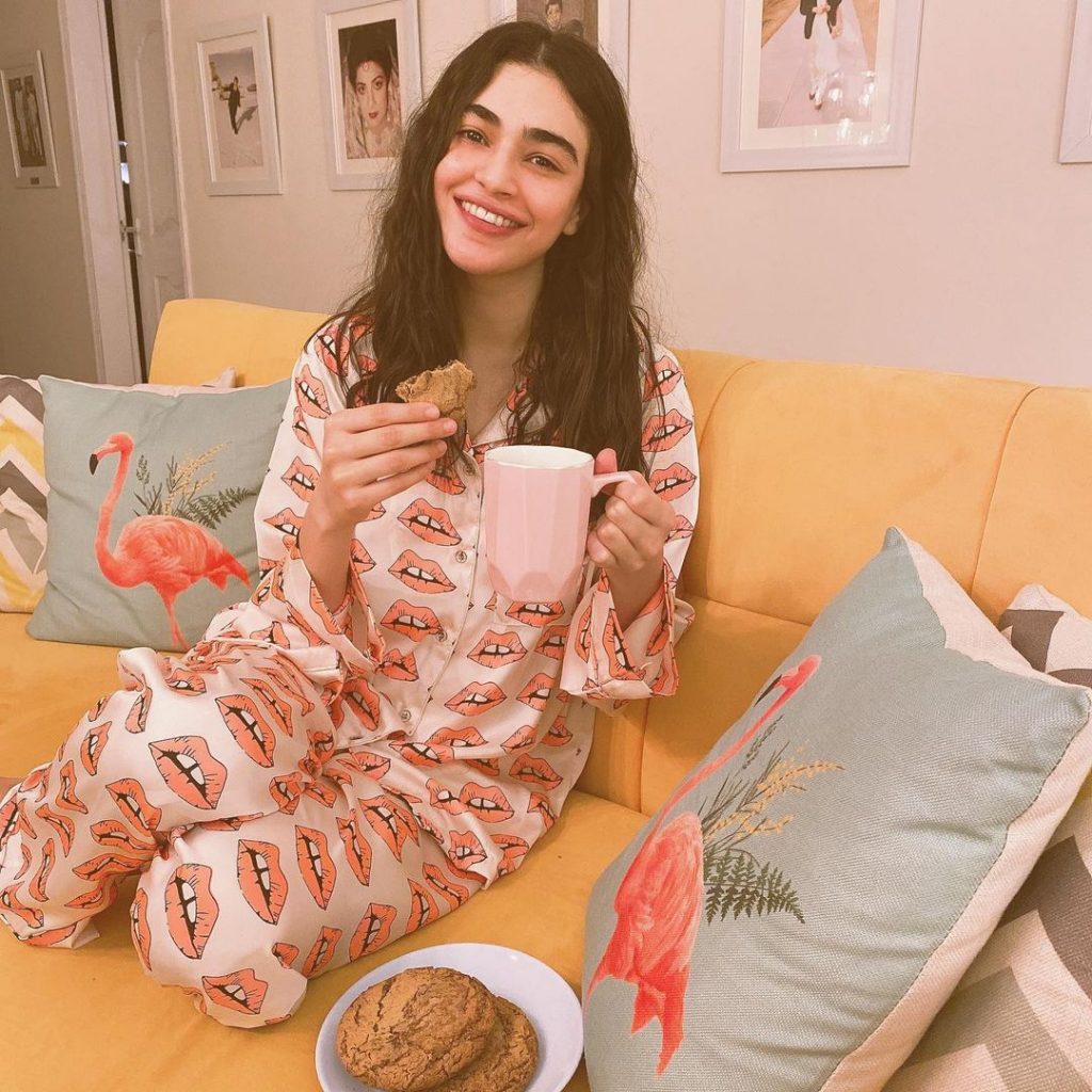 Adorable Photos Of Saheefa Jabbar Khattak In Her House