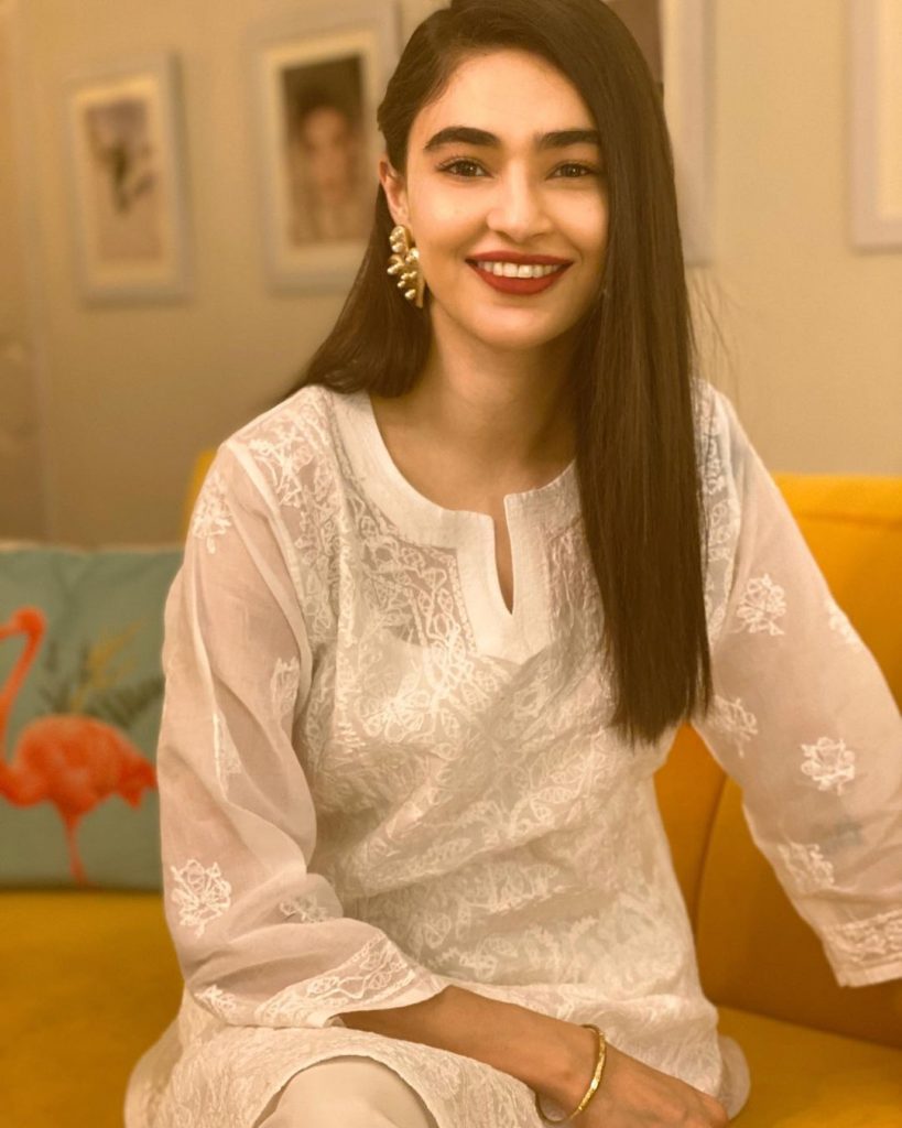 Adorable Photos Of Saheefa Jabbar Khattak In Her House