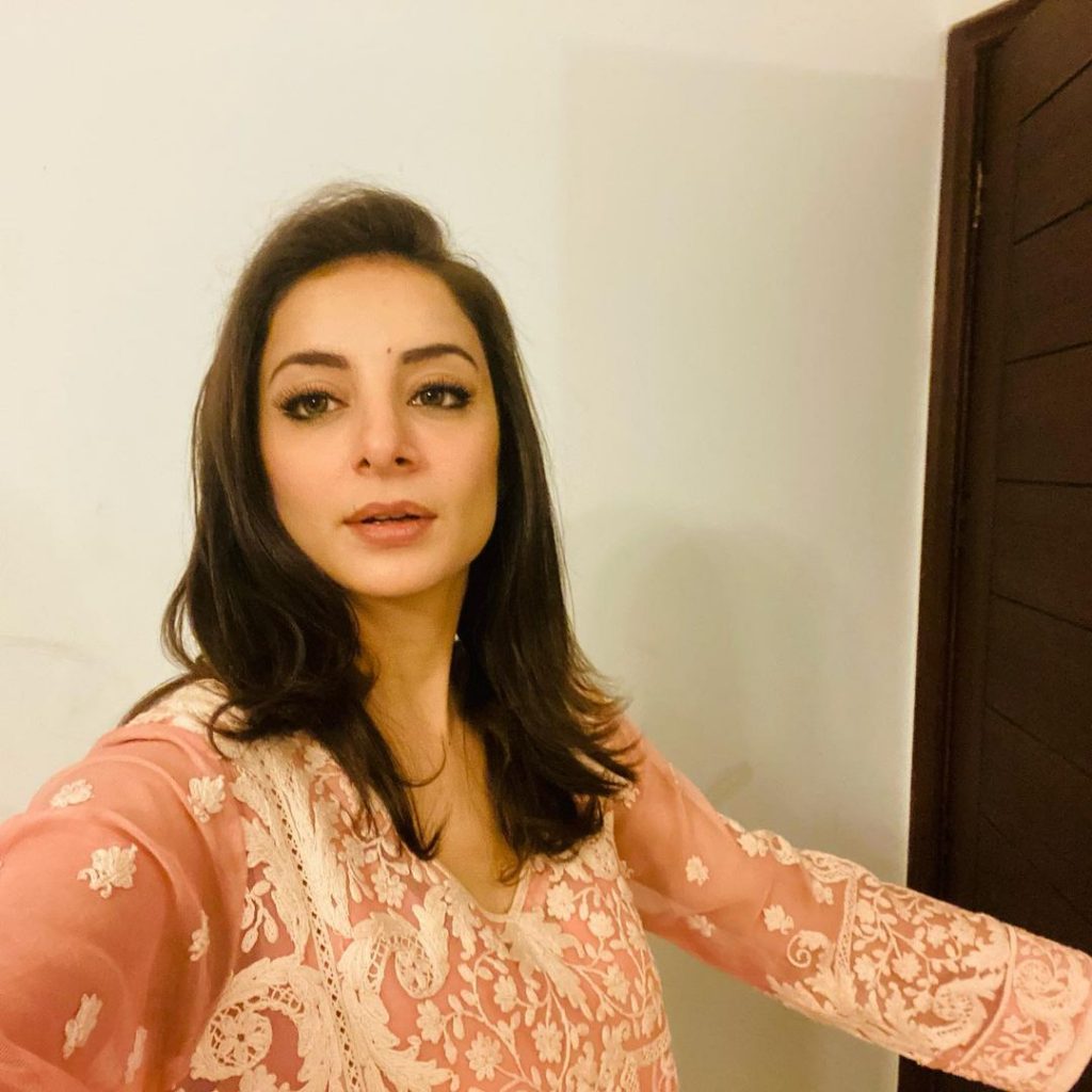 Latest Glowing Pictures of Sarwat Gilani