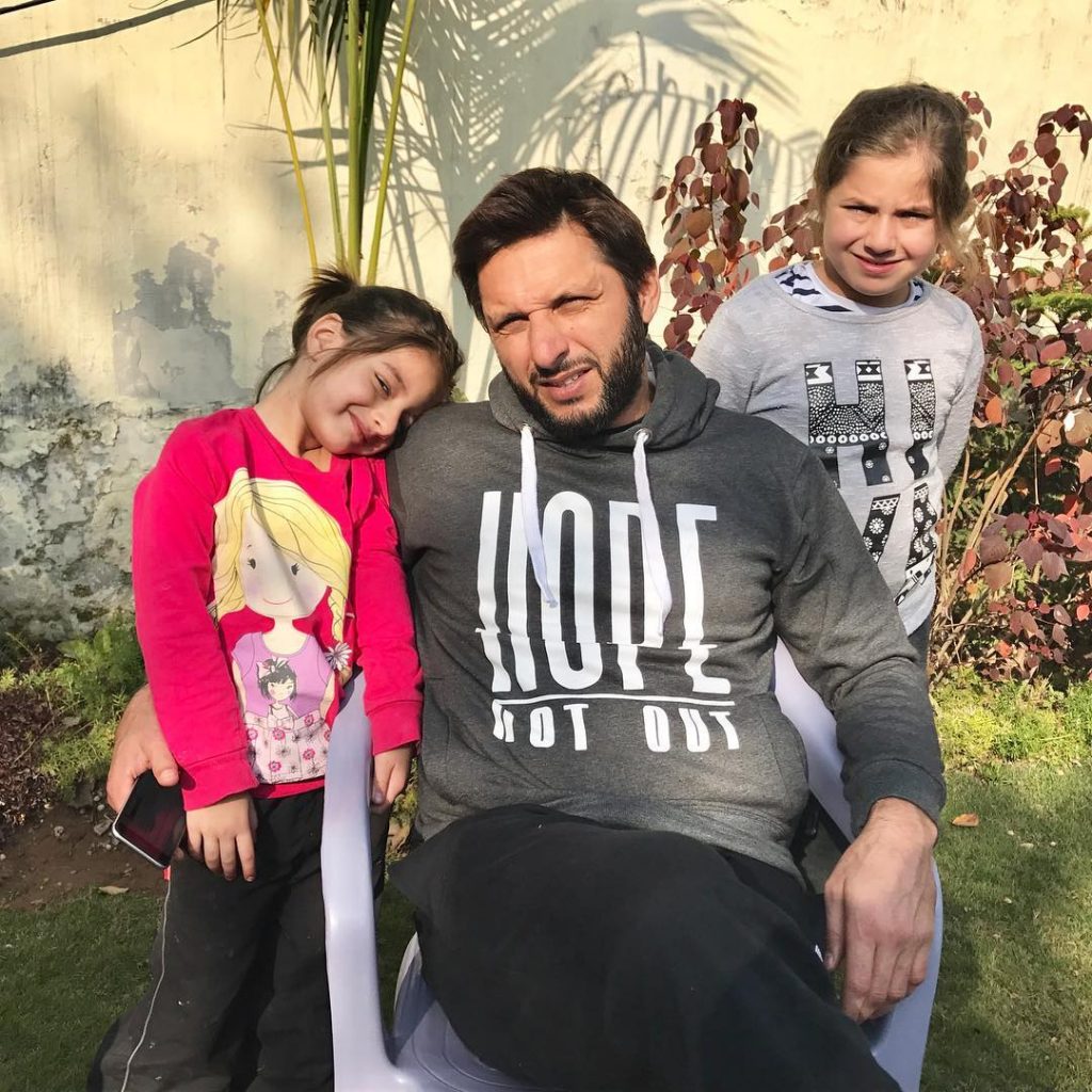 Shahid Afridi Family - 20 Lovely Pictures