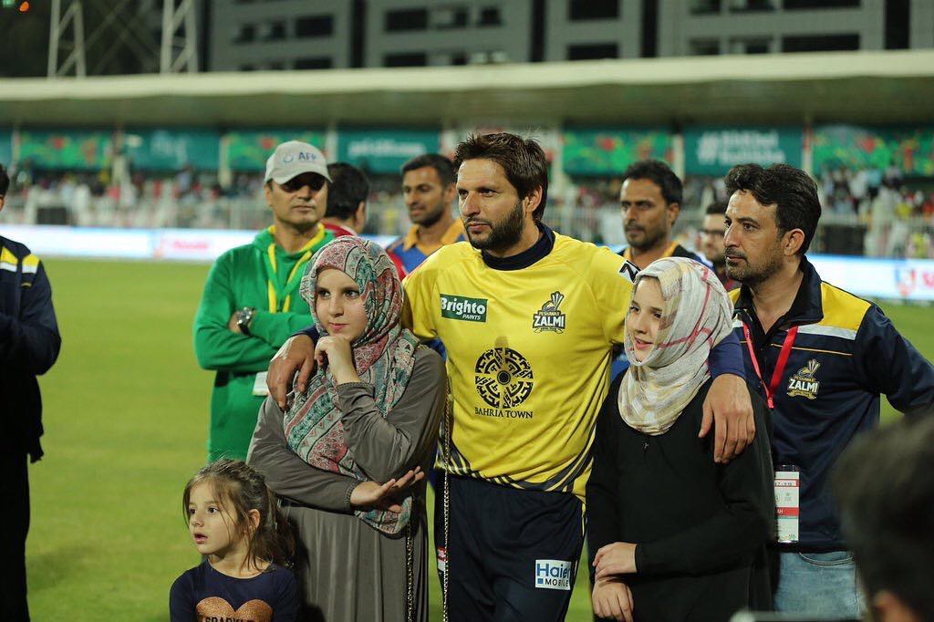 Shahid Afridi Family - 20 Lovely Pictures