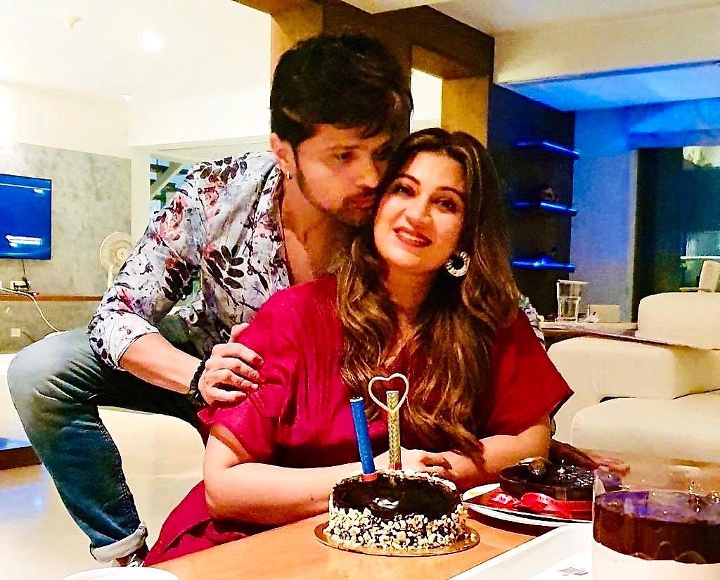 Himesh Reshammiya Wife | Lovely pictures