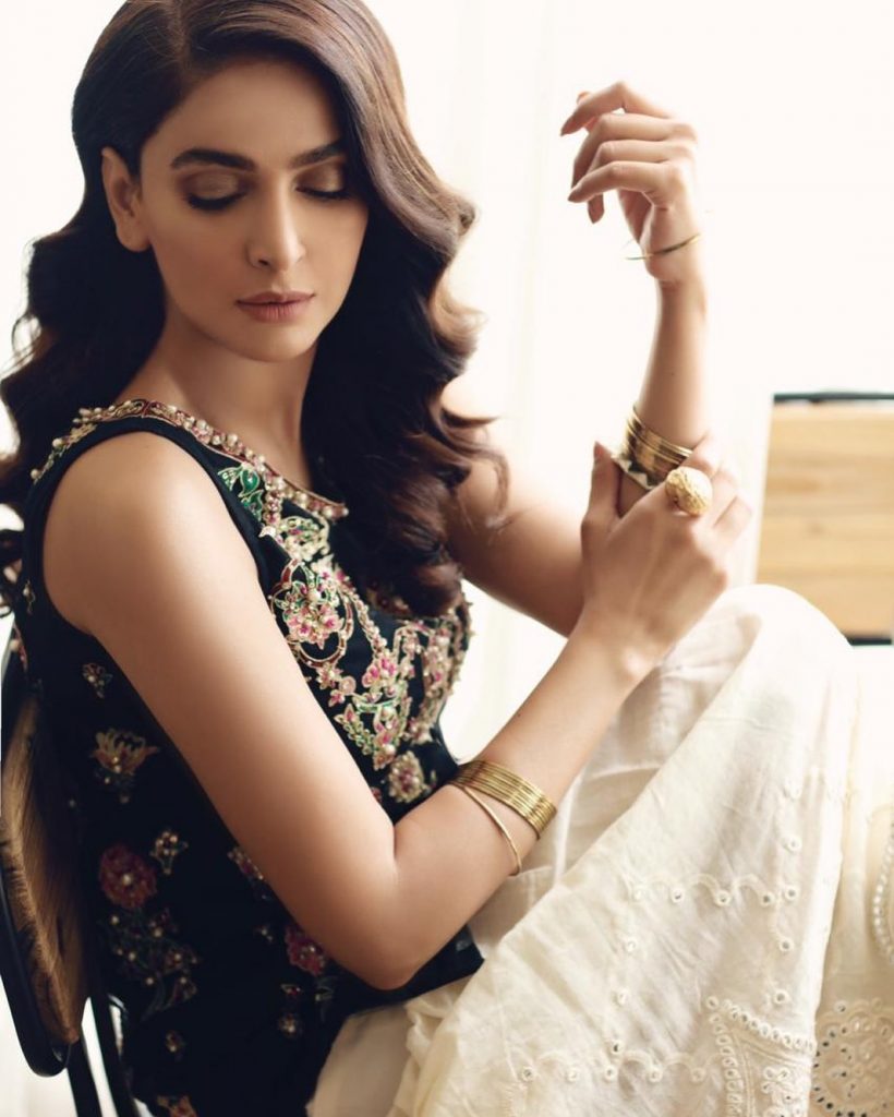 30 Beautiful Pictures of Saba Qamar In Eastern Attire