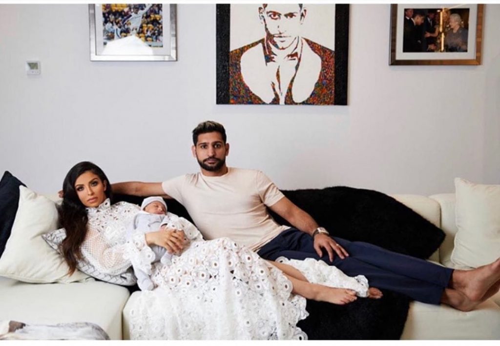 Beautiful Family Pictures Of Boxer Amir Khan