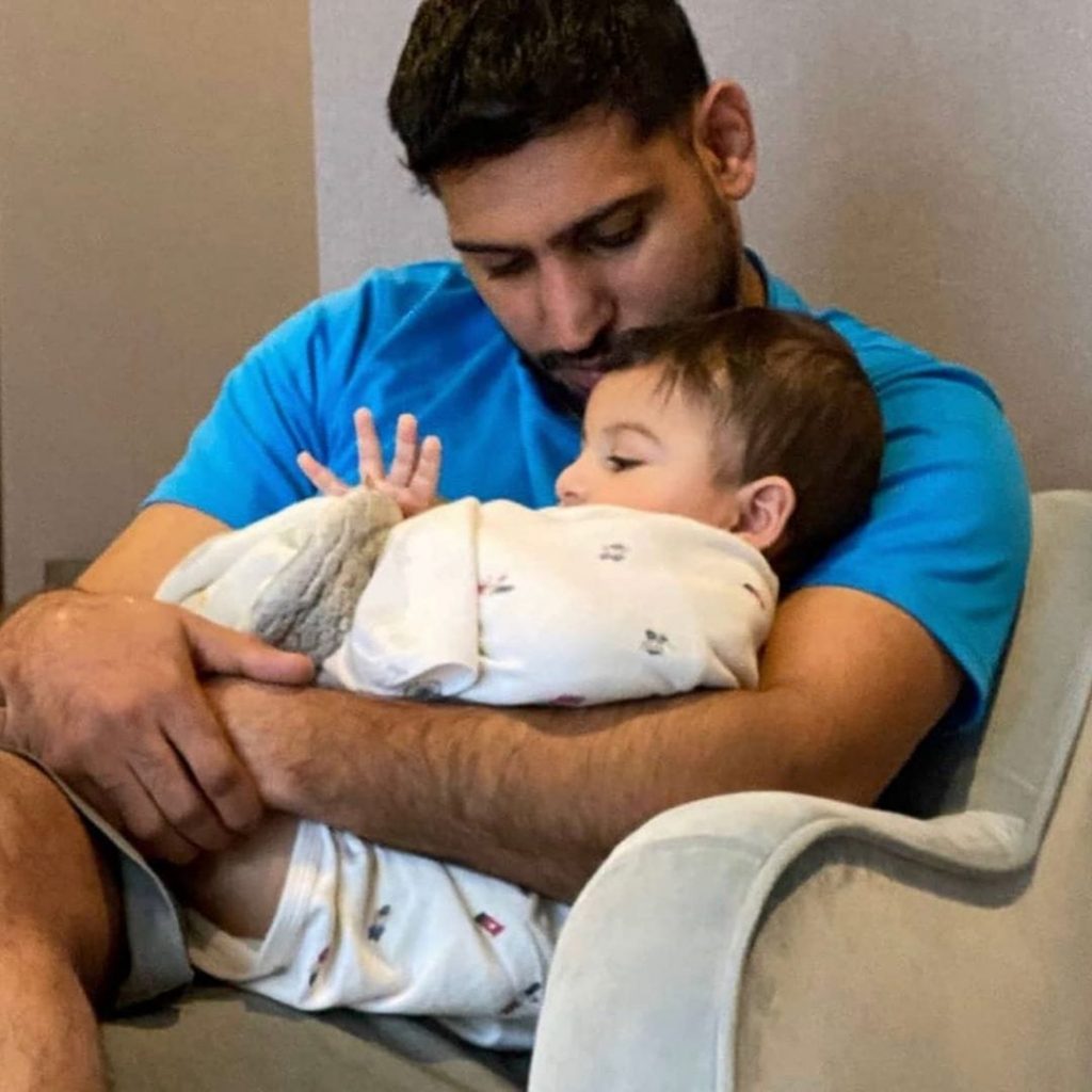 Beautiful Family Pictures Of Boxer Amir Khan