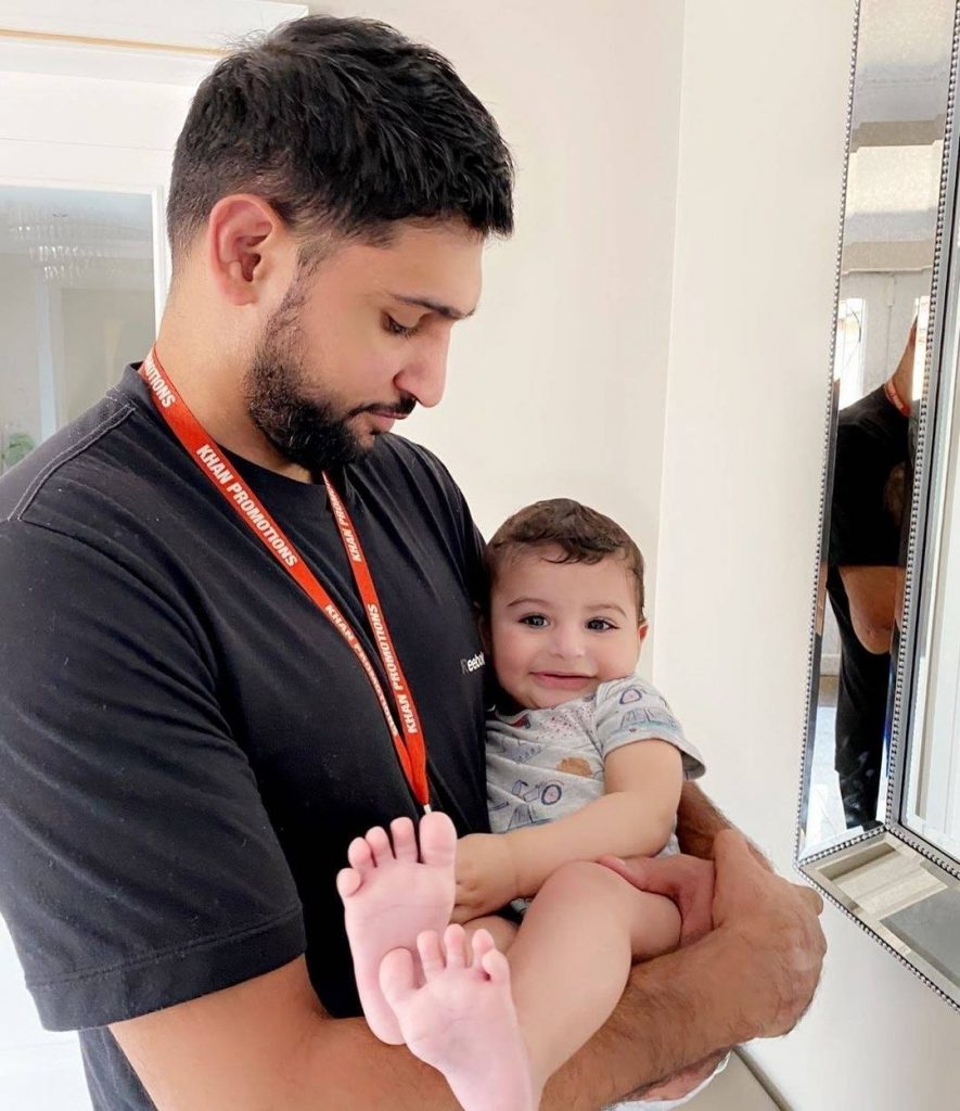 Beautiful Family Pictures Of Boxer Amir Khan