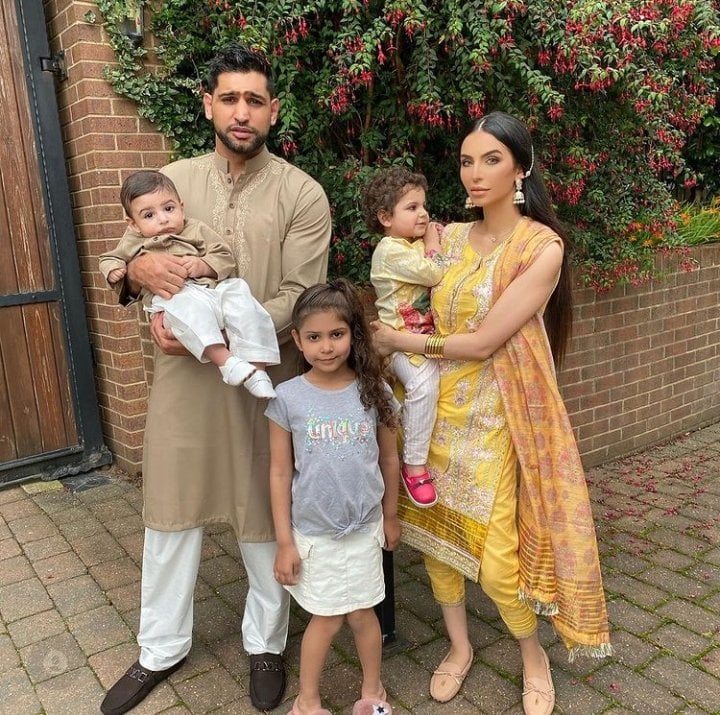 Beautiful Family Pictures Of Boxer Amir Khan