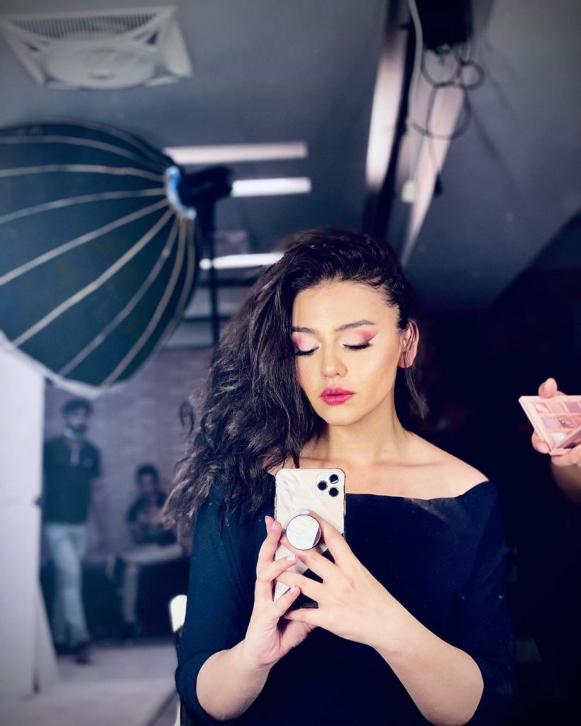 20 Latest Photos of the Beautiful Zara Noor Abbas