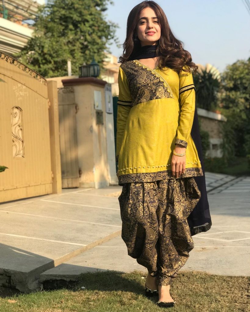 30 Sunkissed Pictures of Sumbul Iqbal