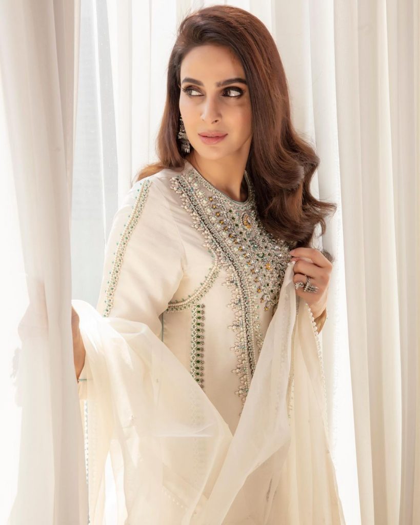 30 Beautiful Pictures of Saba Qamar In Eastern Attire