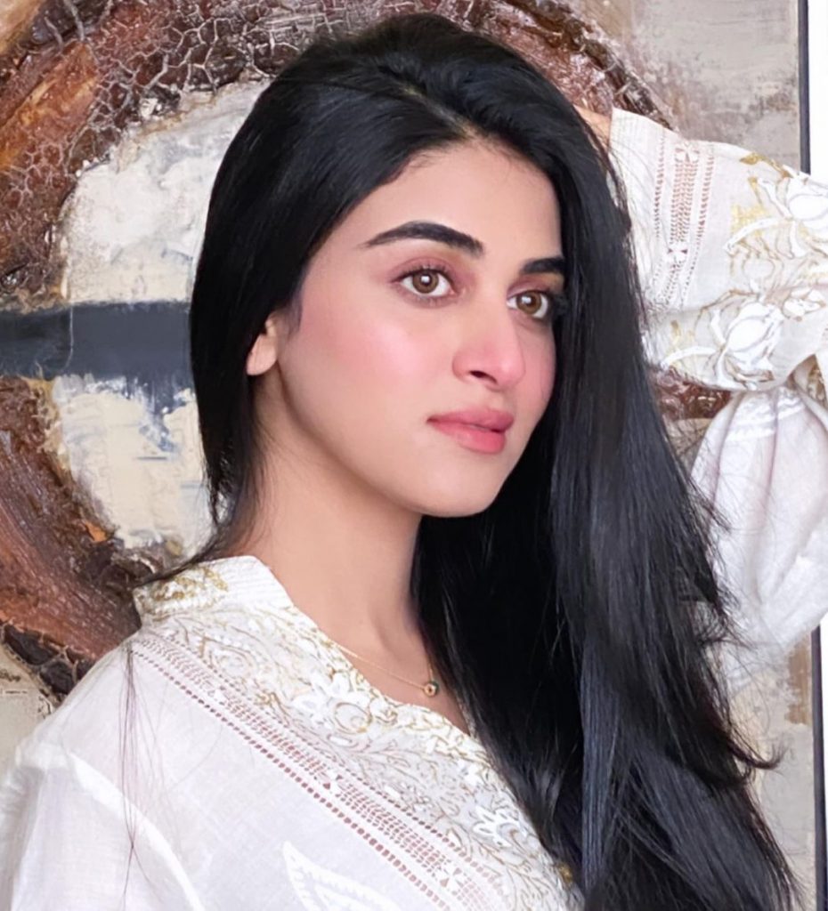 25 Latest Photos of The Beautiful Anmol Baloch