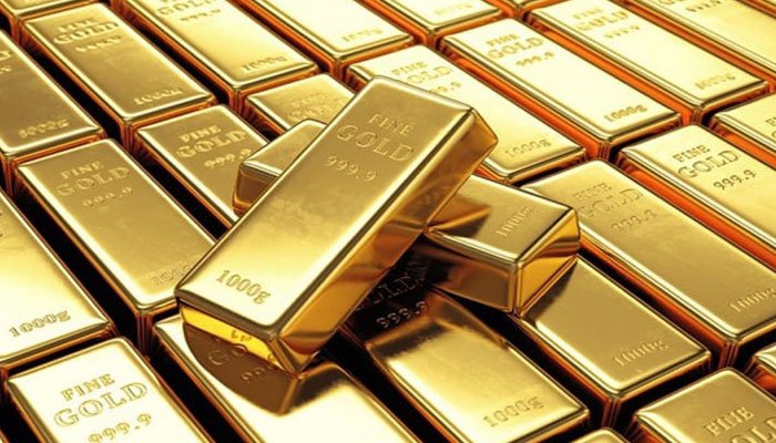 Gold price declined by Rs 750 in Pakistan.