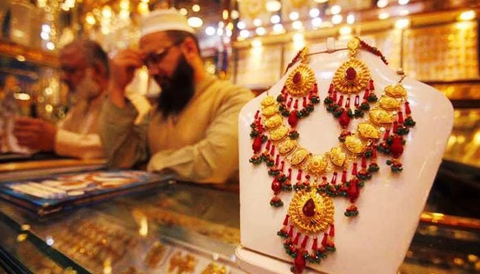 Gold price declined by Rs 750 in Pakistan.