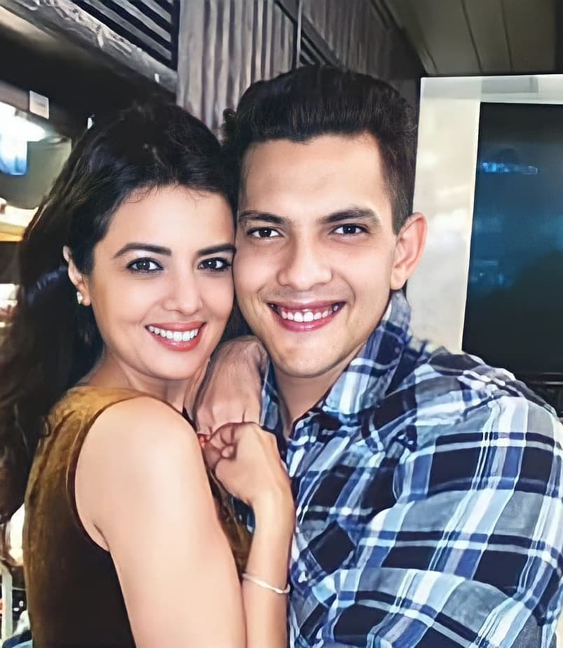 Aditya Narayan Wife | 10 Lovey-Dovey Pictures