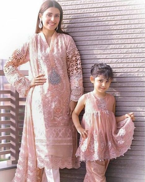 Unique Photo Collection of Ayeza Khan with Daughter