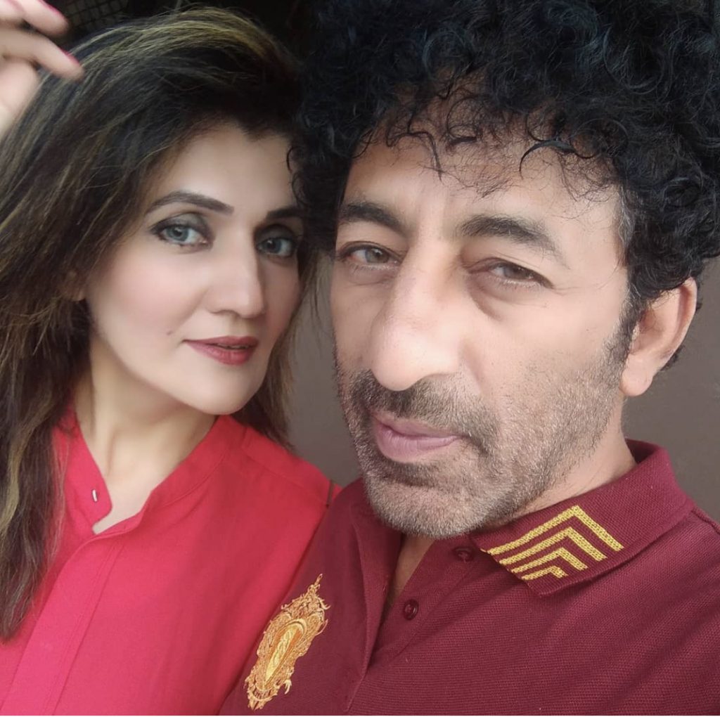 Adnan Shah Tipu With His Wife - Romantic Pictures